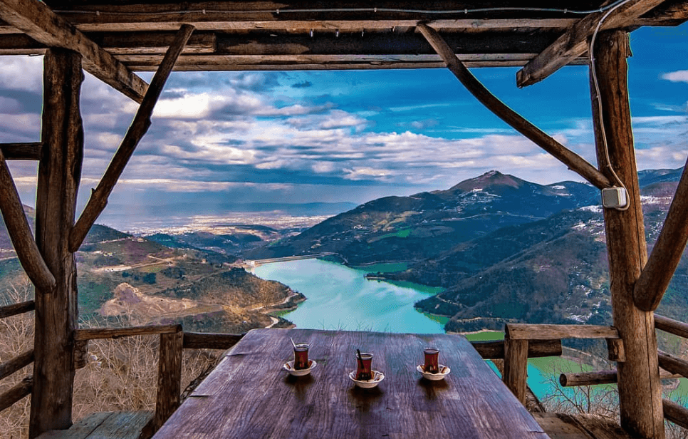  قمة القمر
رحلة إلى مدينة إزميت
