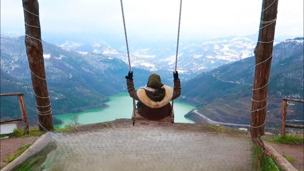  قمة القمر
رحلة إلى مدينة إزميت
