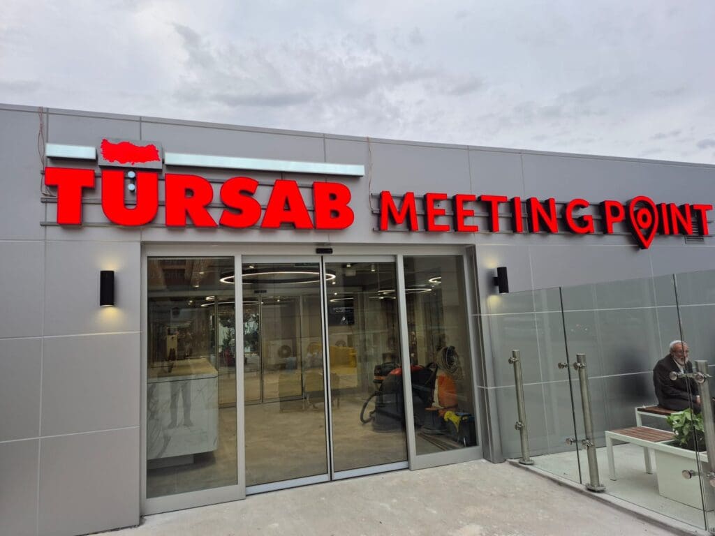 الاستقبال من مطار صبيحة