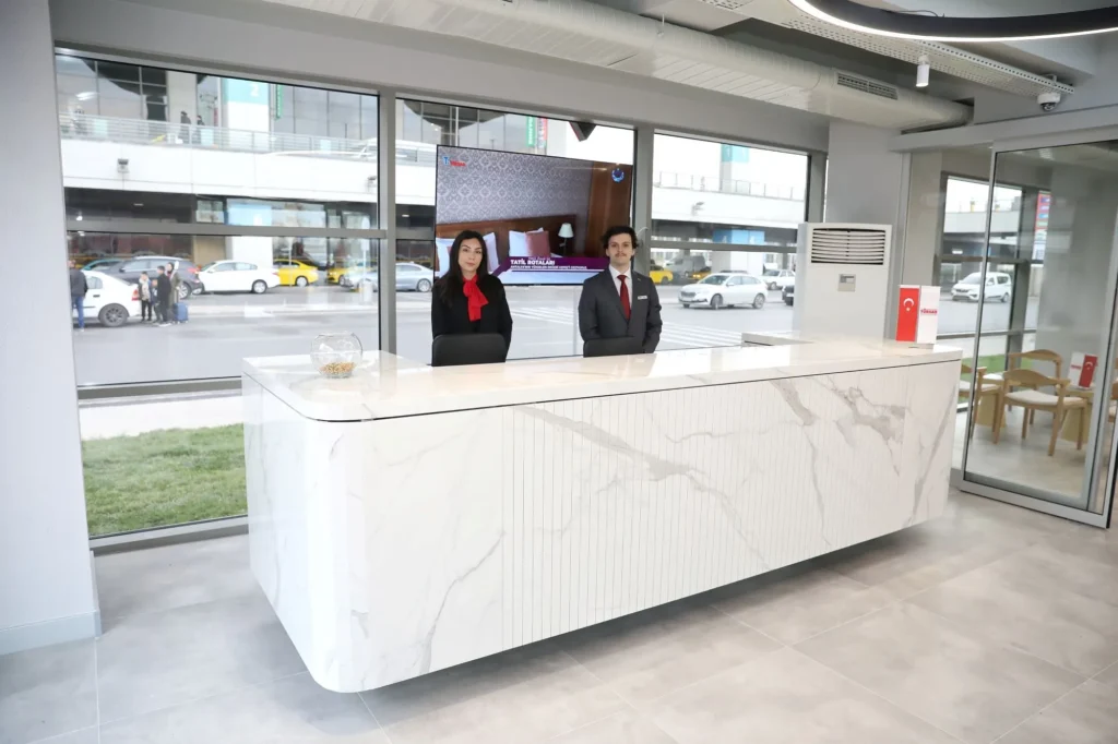 الاستقبال من مطار صبيحة