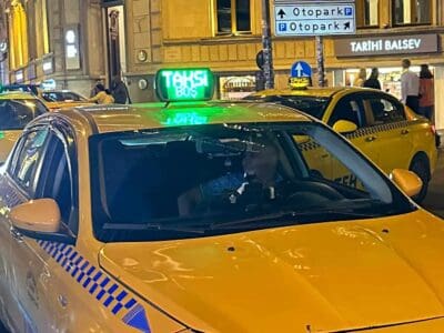 هل التاكسي في إسطنبول آمن للسياح؟